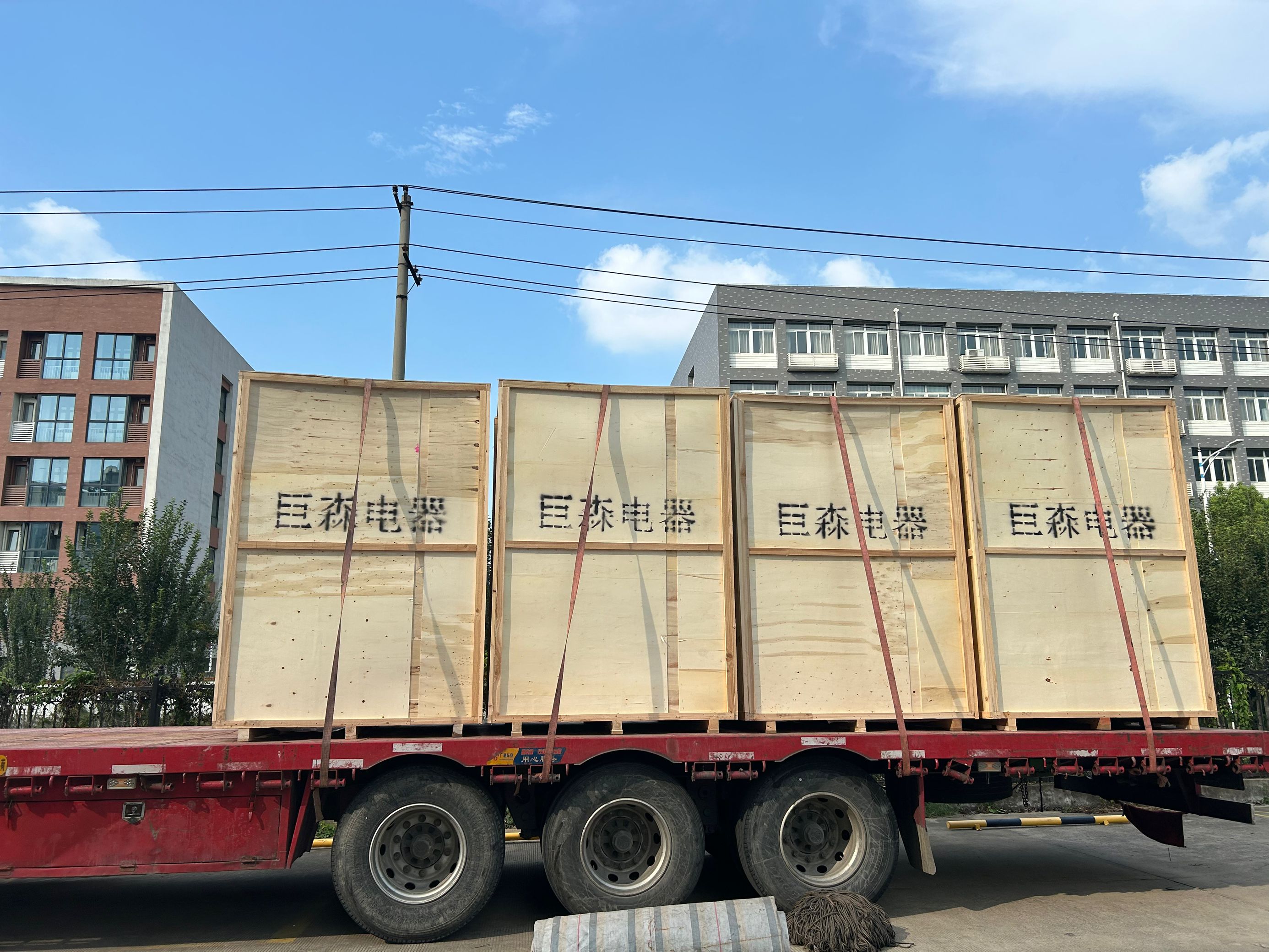 热烈祝贺我公司配套的“浙江森林联合纸业年产60万吨数码喷墨热电联产项目”8台10KV低残压母线保护装置完工并顺利装车
